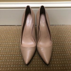 Charles David Nude Tan Pointy Toe Heel Pump 9M